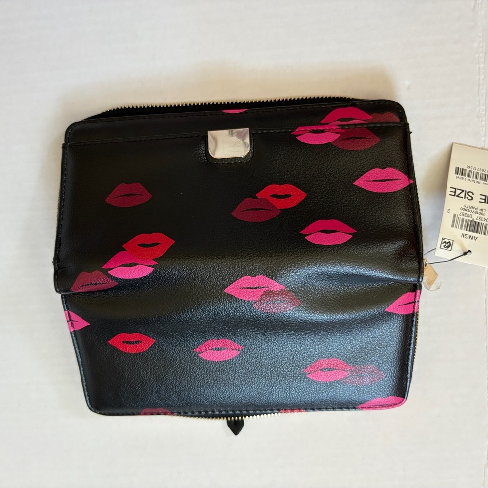 On 34th Angii Wallet in Lip Party - Picture 6 of 7